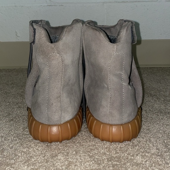 Men's Yeezy Gray High-Top Sneakers - Picture 3 of 6